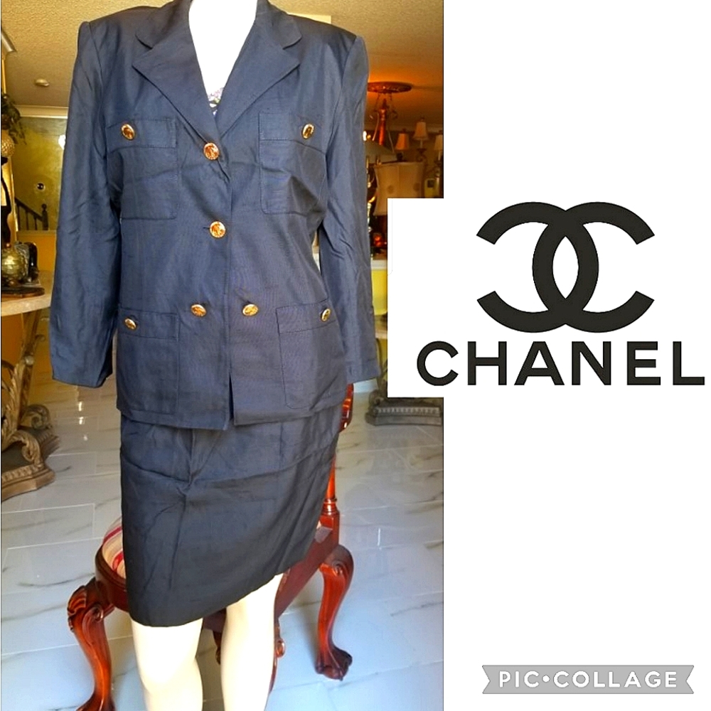 Chanel boutique silk suit w/ rare elephant buttons